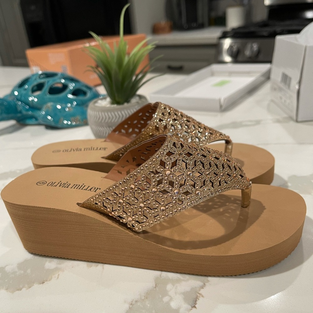 Cute sandals -Olivia Miller size 6 brand new